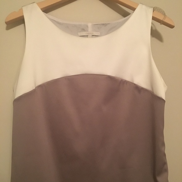 Sleeveless satin-look dress. - Picture 3 of 4